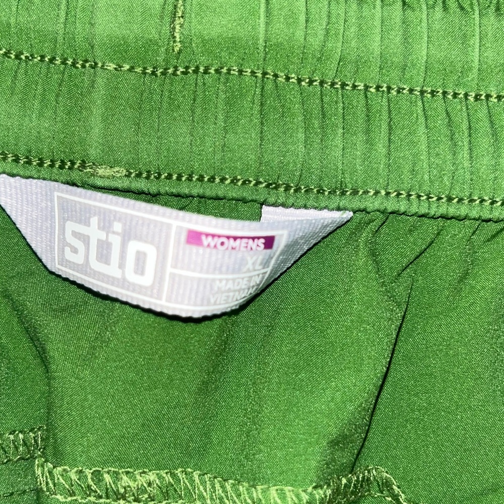 Stio PTV women’s green joggers - Picture 3 of 4